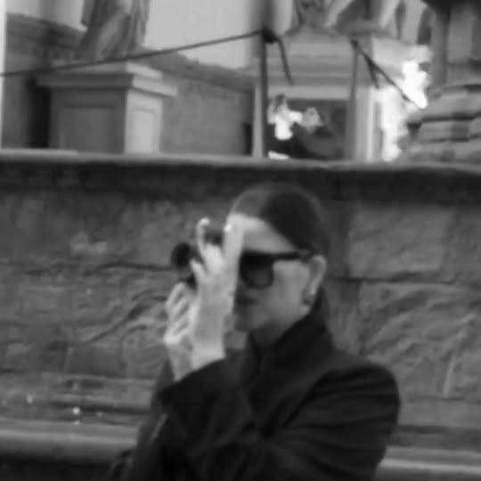 Instagram post by @joysworld_ for Munthe. Caption reads: @muntheofficial | Art In The City #florence [...].