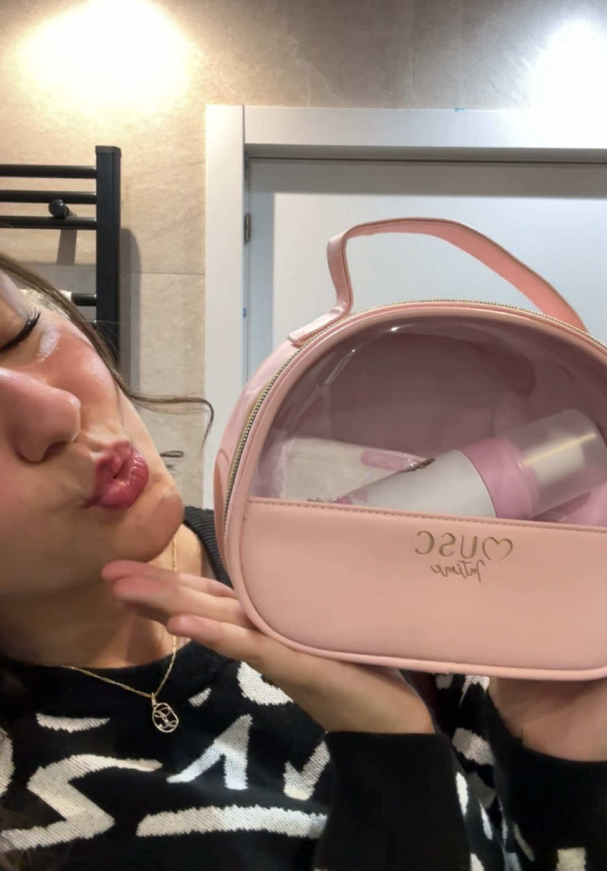 TikTok post by @linazaih for Musc Intime. Caption reads: [...] médico en apuros💋 revelando mi obsesiónnn....