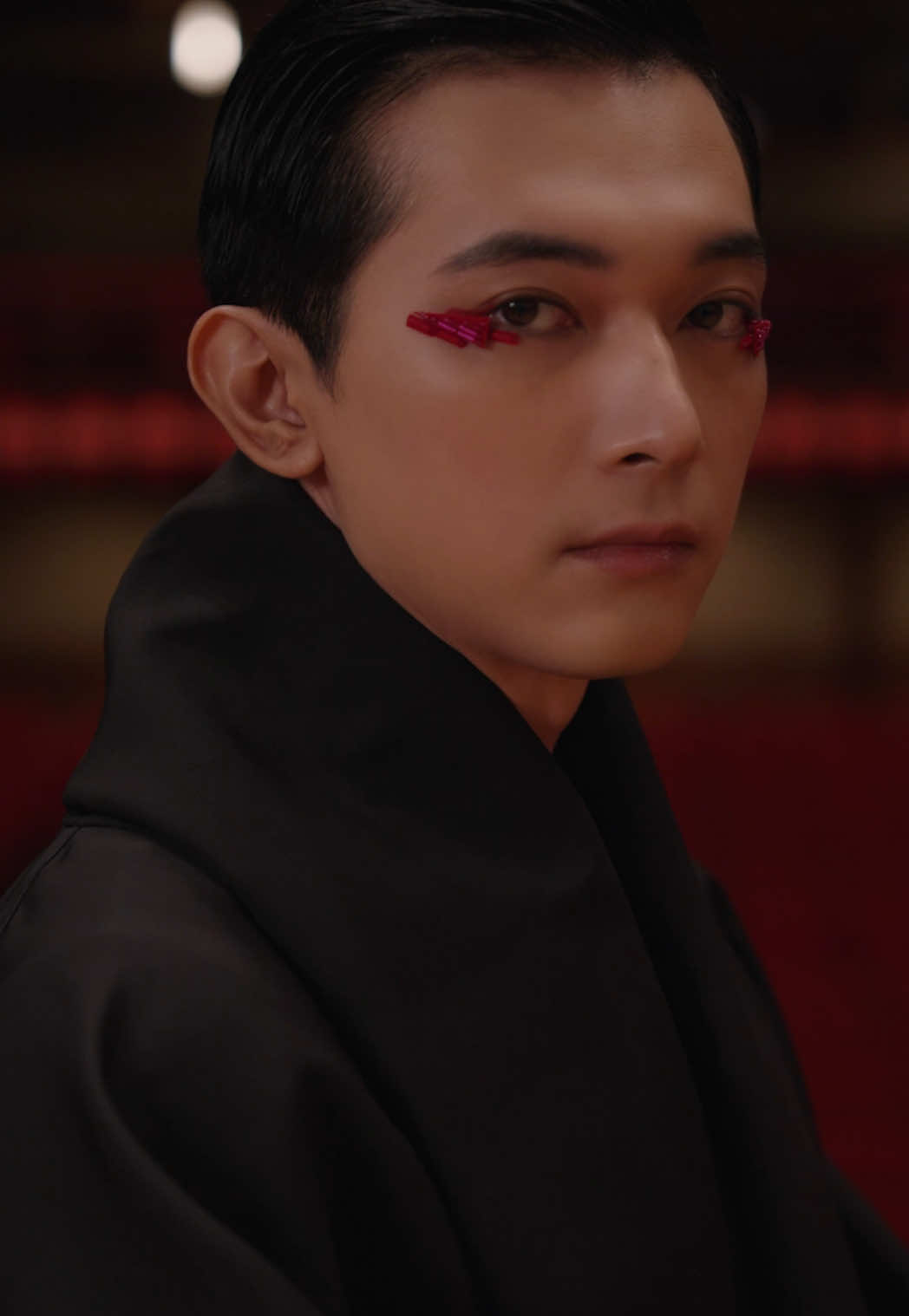 TikTok post by @harpersbazaarjapan for Harper’s BAZAAR. Caption reads: [...] ハーパーズバザー公式サイトにて公開中。....