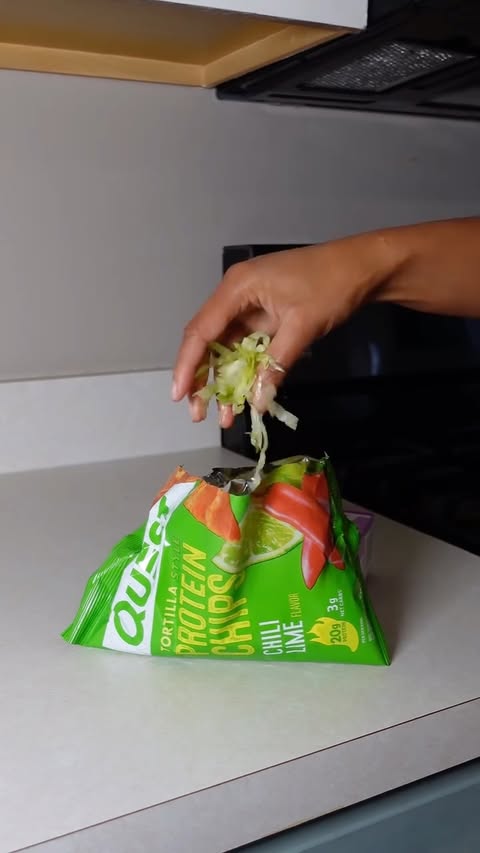 Instagram post by @jordanlynnfit for Quest Nutrition. Caption reads: [...] a high-protein taco bowl with : -....