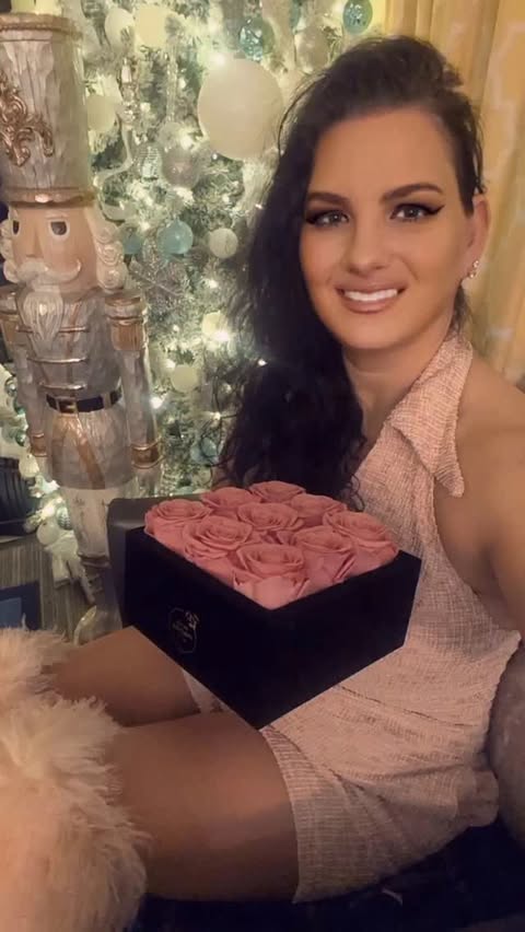 Instagram post by @kimreed930 for Rose Forever. Caption reads: Are you looking for a perfect gift? ....