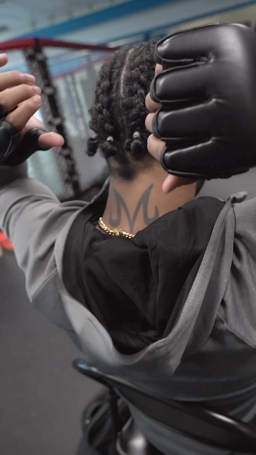 Instagram post by @mikedavismma for Everlast. Caption reads: [...] conquer like a champion. #ad 🥊💥 @Everlast,....