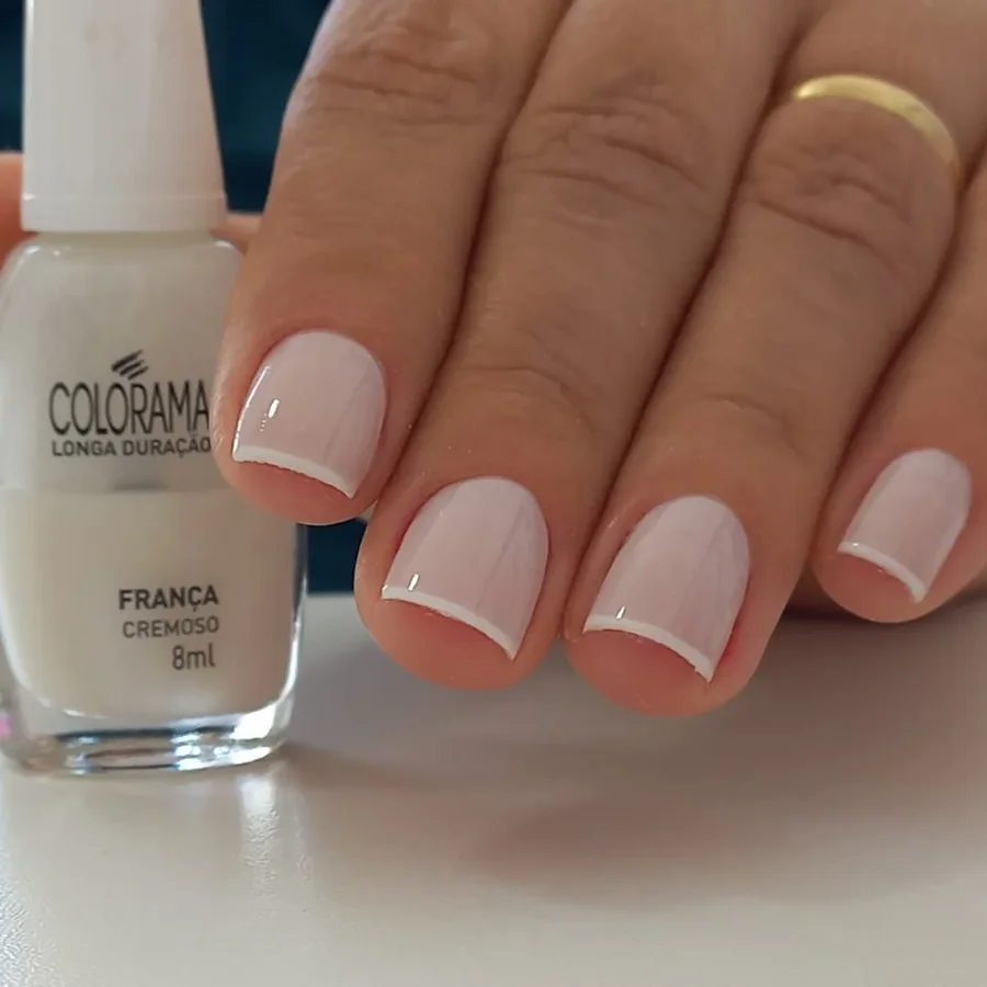 Instagram post by @arianedelgadoesmalteria for Colorama Esmaltes. Caption reads: Amoo demais!!#francesinha 

@esmaltecolorama.