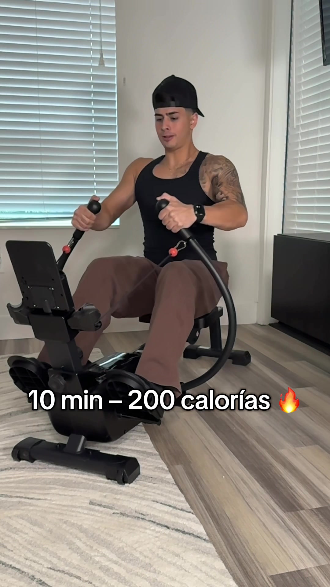 TikTok post by @jorgeeee.17 for Merach Fitness. Caption reads: Con esta maquina puedo hacer mi entrenamiento....