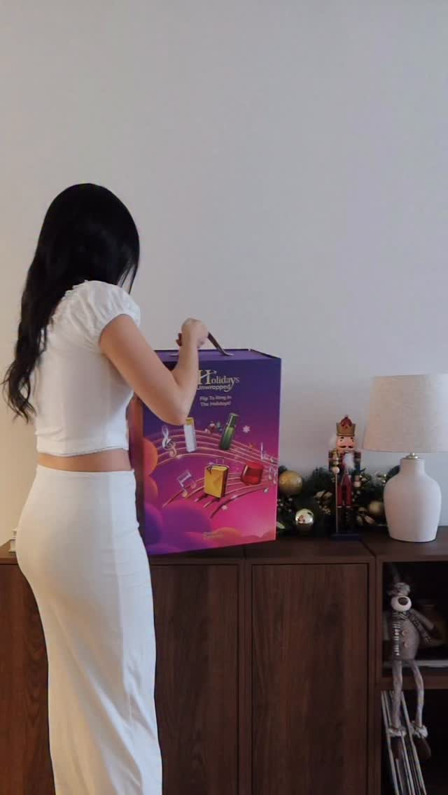 Instagram post by @hashyyusof for iShopChangi. Caption reads: Did @iShopChangi just up the ante with this....