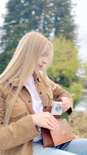 Instagram post by @volha_creative for Simply Gum. Caption reads: @simplygum 
I love gum, but without plastic and....