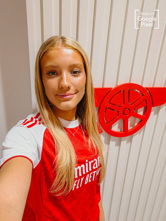 Instagram post by @smilla.holmberg for Google Pixel. Caption reads: Smilla for the camera 🤩 Shot on Google Pixel 🤳.