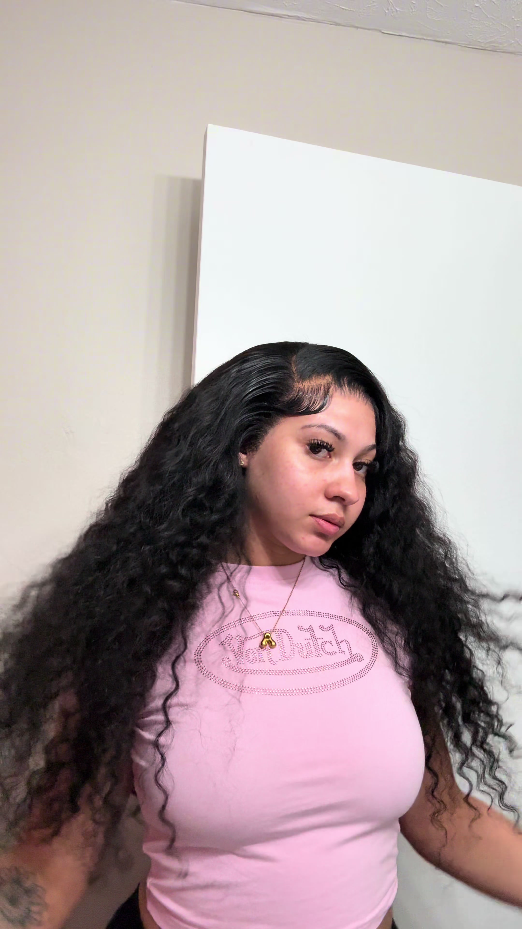 TikTok post by an influencer for Pizazz Hair. Caption reads: @Pizazzhairofficial @Pizazz Hair Shop [...].