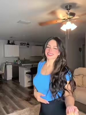 TikTok post by @annahernandexo for Kookastyle Hair Extensions. Caption reads: @kookastyle hair extensions the best hair clip....