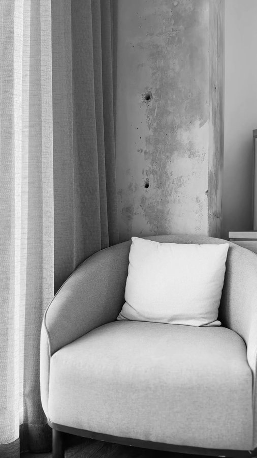 Instagram post by @shwinnabegobrand for HubSpot. Caption reads: [...] marketing taskforce I was sent to @hubspot....