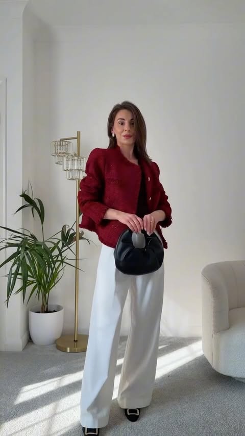 Instagram post by @claudia12.xo for Goelia. Caption reads: Full outfit from @goelia_official 🤍 Discount....