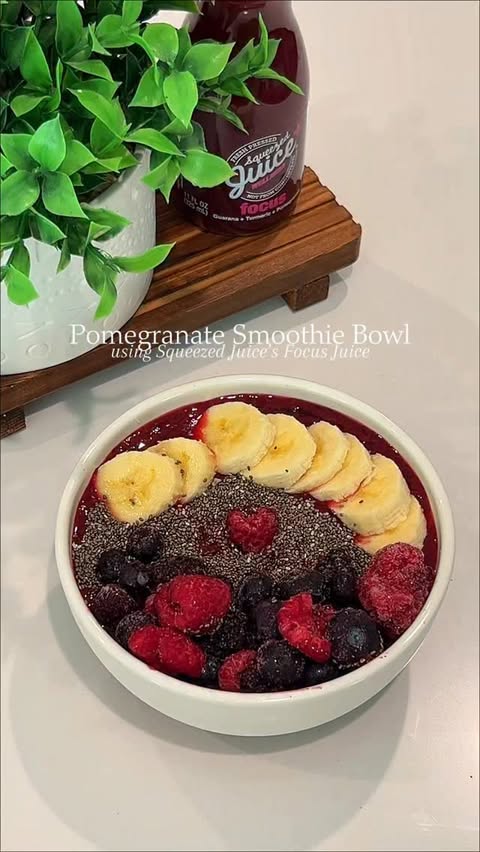 Instagram post by @nourishedbynour_ for The Squeezed Juice. Caption reads: [...] loving this smoothie bowl using....