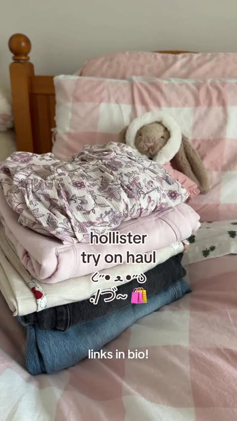 Instagram post by @natalieeseah for hollister. Caption reads: let me know if you would like style these!!....