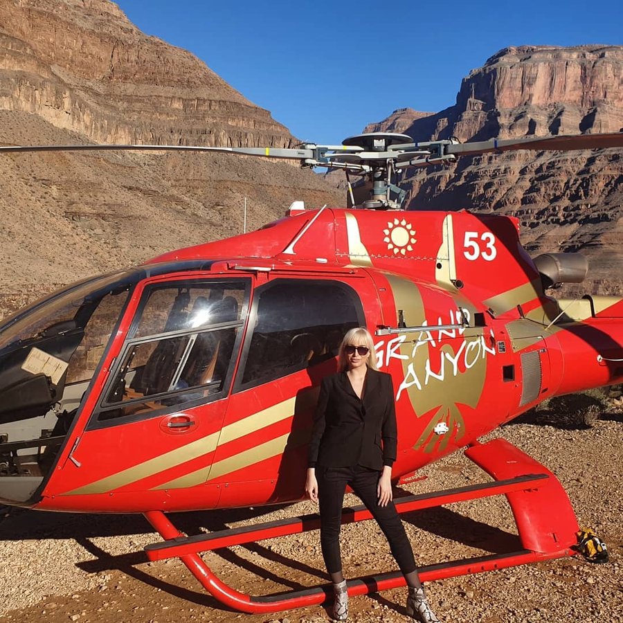 Instagram post by @nataliya.stefanac.official for USA TODAY. Caption reads: * Advertisement Hey babes, if I give you $1000 —....