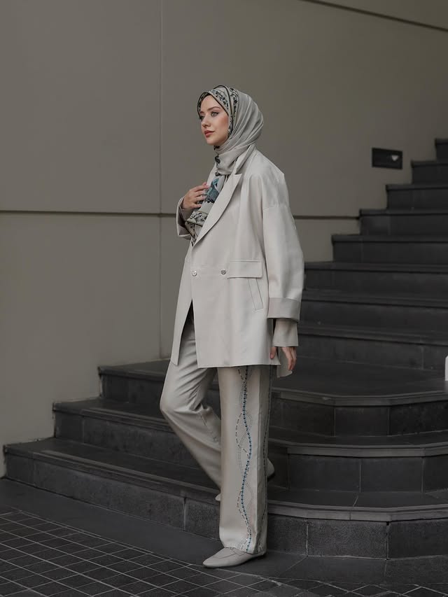 Instagram post by @aybukenurdemirci for Imannoor. Caption reads: [...] layers, effortless command🤍🩶👌🏻 @imannoor....