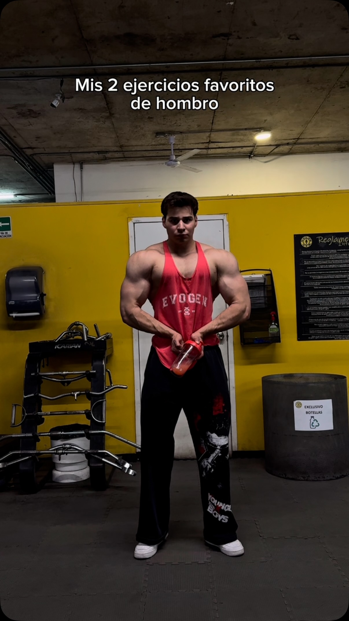 Instagram post by @axel_martinezguerra for Evogen Nutrition. Caption reads: [...] Código: Axel para un 15% + sorteo....