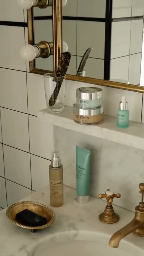 Instagram post by @emmahoareau for ELEMIS. Caption reads: [...] to work more effectively. ad The @elemis....