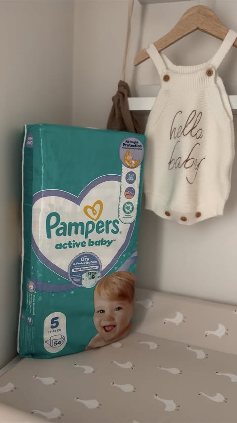 Instagram post by @ivanamrsiic for Pampers. Caption reads: [...] spas u dobro poznatim pelenama 🍼....
