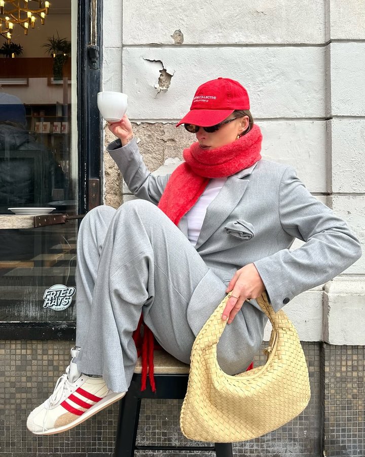 Instagram post by @lara_bsmnn for EDITED. Caption reads: Anzeige| Obsessed with my new fit from....