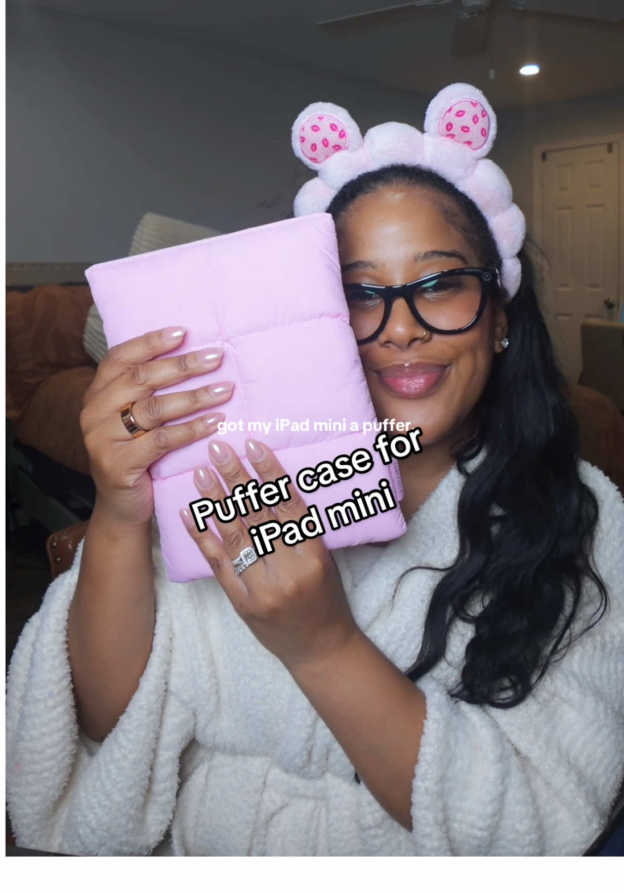 TikTok post by @danimomlifenj for Comfyable. Caption reads: puffer coat for my iPad mini 🩷@Comfyable Direct....