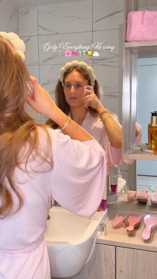 Instagram post by @byemmaleah for AQUIS Hair. Caption reads: [...] bonding concentrate conditioner*
@aquishair....