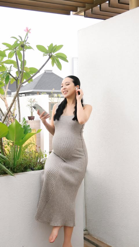 Instagram post by @devinaputrii for Apple Music. Caption reads: [...] feel even warmer 🥰 Subscribe now to....