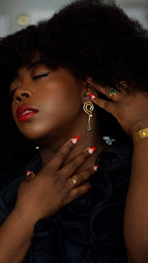 Instagram post by @stephanieyeboah for Ottoman Hands. Caption reads: [...] 
You guys know I love me some @ottomanhands....