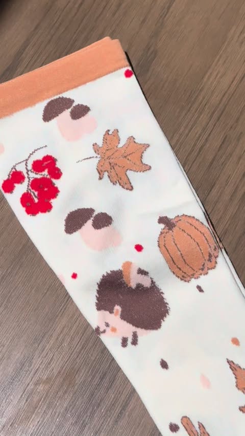 Instagram post by @themichelleedit for Plusock. Caption reads: [...] how cute are my compression socks from....