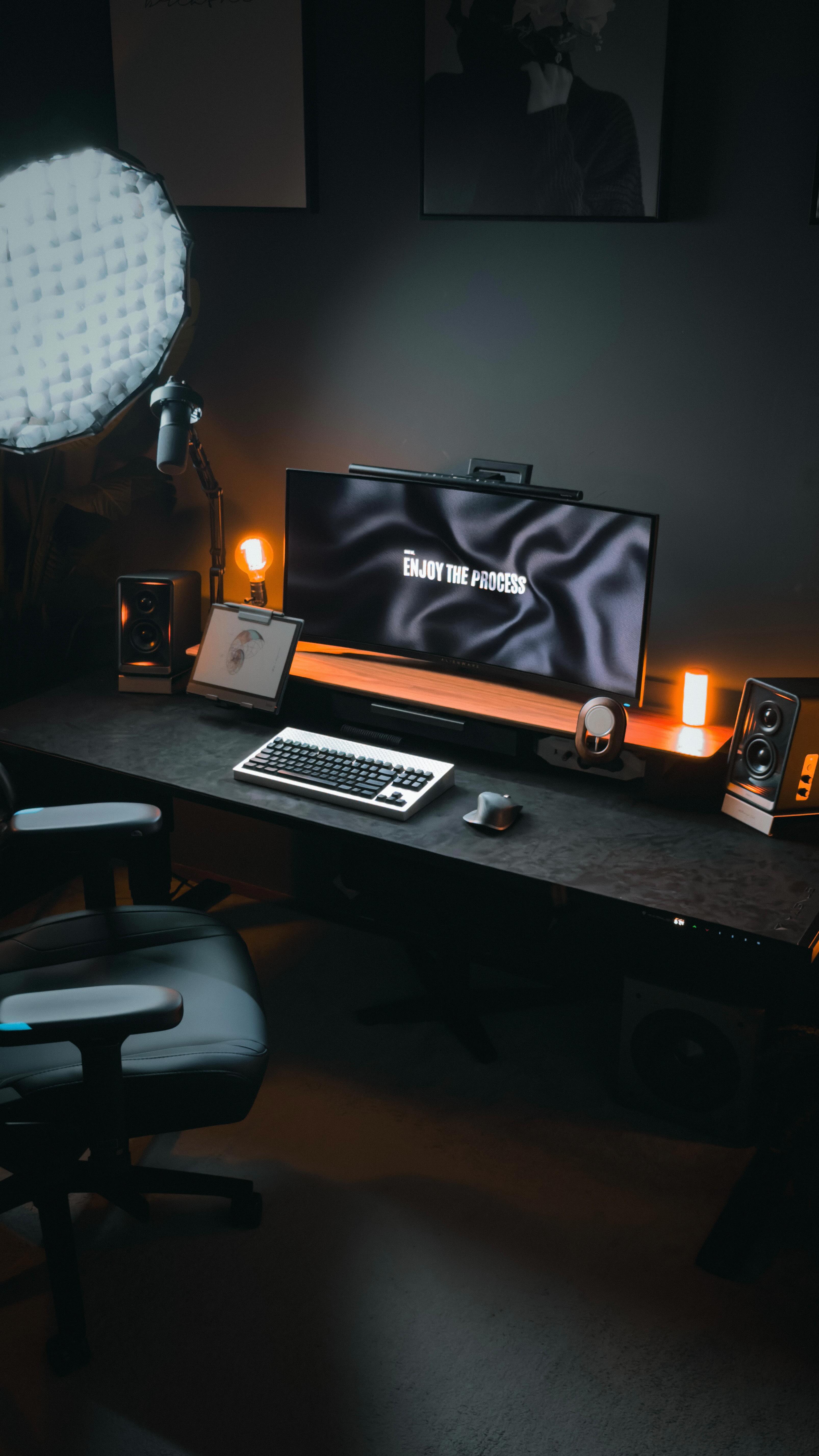 Instagram post by @harrisonniap for Secretlab. Caption reads: Welcome to my new desk setup reveal ✨

And yes,....