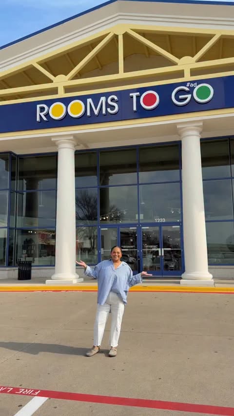 Instagram post by @valerianatttt for Rooms To Go. Caption reads: @roomstogo will be seeing a lot of me this year!....