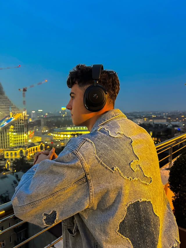 Instagram post by @jose.sebastiani for SteelSeries. Caption reads: Changing the game with the @steelseries Arctis....