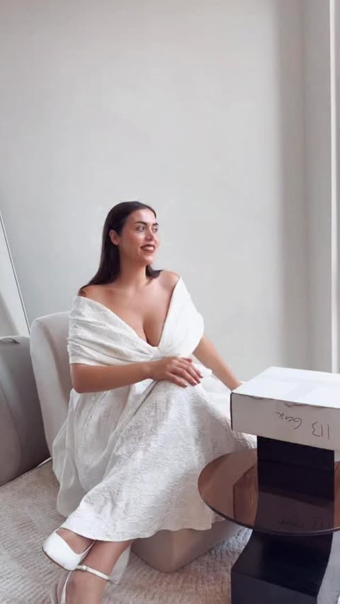 Instagram post by @esraurn for K18 Hair. Caption reads: ✨ Say hello to stronger, healthier hair with the....