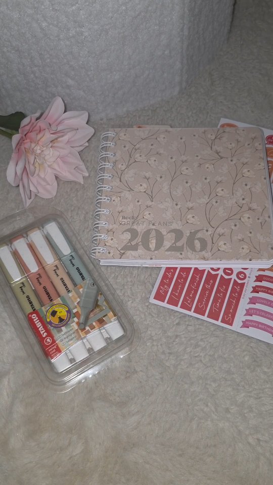 Instagram post by @xxrebeccaedwardsxx for Personal Planner. Caption reads: [...] the quality and the personal touch!....