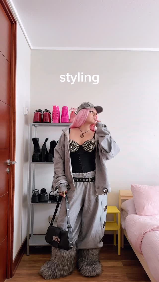 Instagram post by @nerdycaro for Minga London. Caption reads: wearing vs styling my new set from @mingalondon <3.