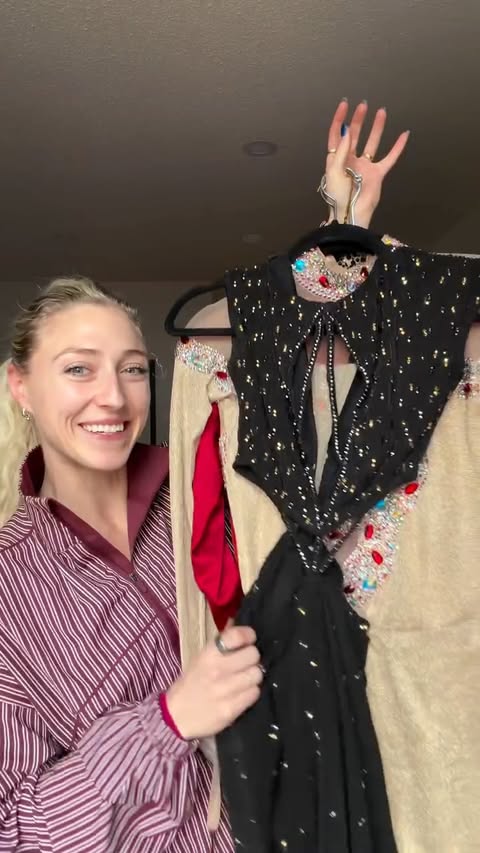 Instagram post by @pipergilles for Poshmark. Caption reads: [...] of my favourite skating outfits on my....