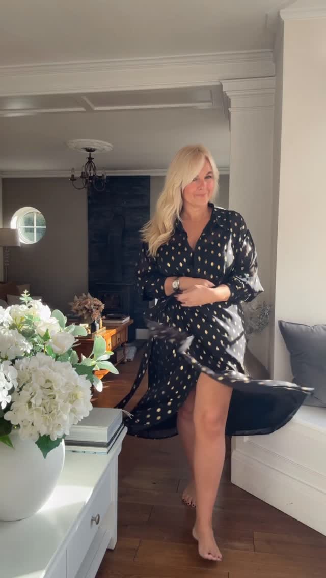 Instagram post by @lovestyle40 for Needs No Label. Caption reads: [...] for party season.. 
.
.
Skirt & top....