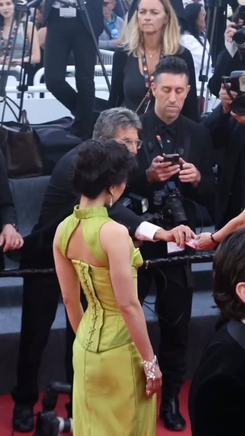 Instagram post by @garbo.zhu for KILIAN PARIS. Caption reads: [...] Film Festival red carpet moment with....