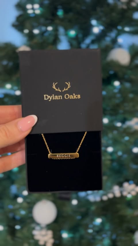 Instagram post by @themumandrooedit for Dylan Oaks. Caption reads: [...] beautiful personalised necklace from....