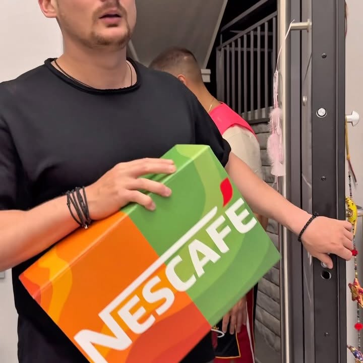 Instagram post by @giakoumatos__ for NESCAFÉ. Caption reads: #ad Με τον νέο Nescafe Flavors νιώθεις παντού σαν....