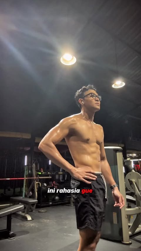 Instagram post by @ryanhaniv for L-Men. Caption reads: [...] kering? Bisa banget! Gue rutin minum L-Men....