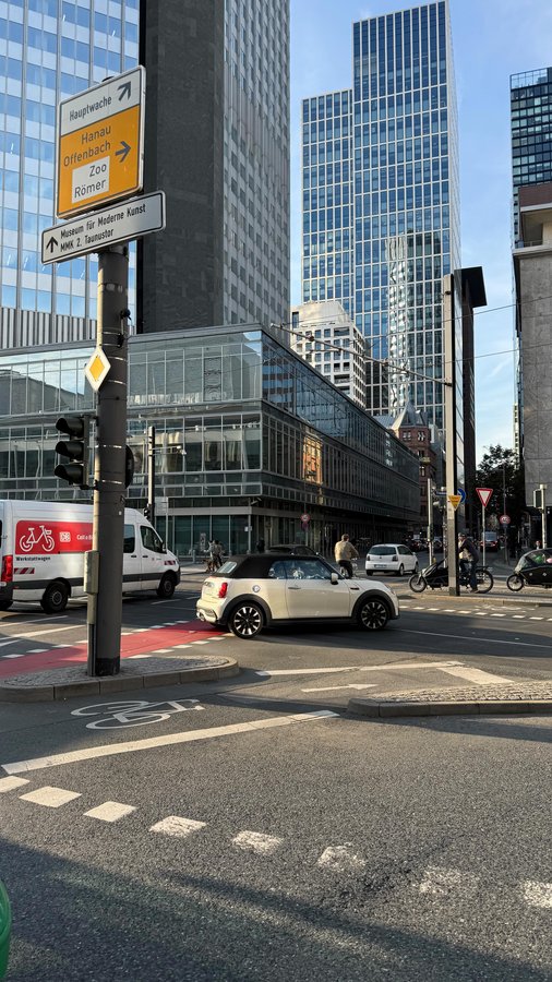 Instagram post by @ghost_outfit__ for Quotrell. Caption reads: Note on 10

Fit @quotrell....