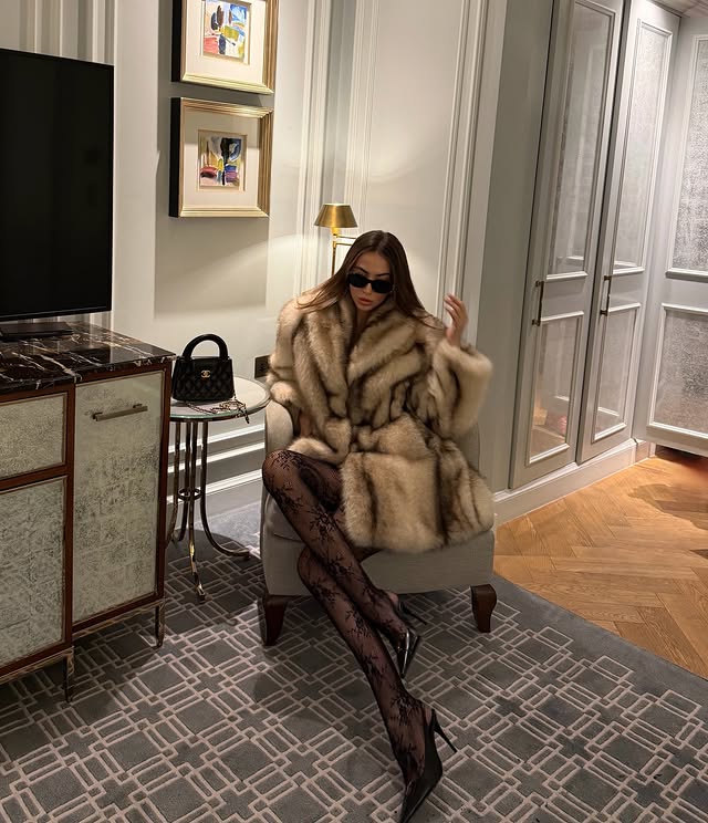 Instagram post by @alina_rovenska for Calzedonia. Caption reads: Jingle bells mood with @calzedonia 🎄✨.