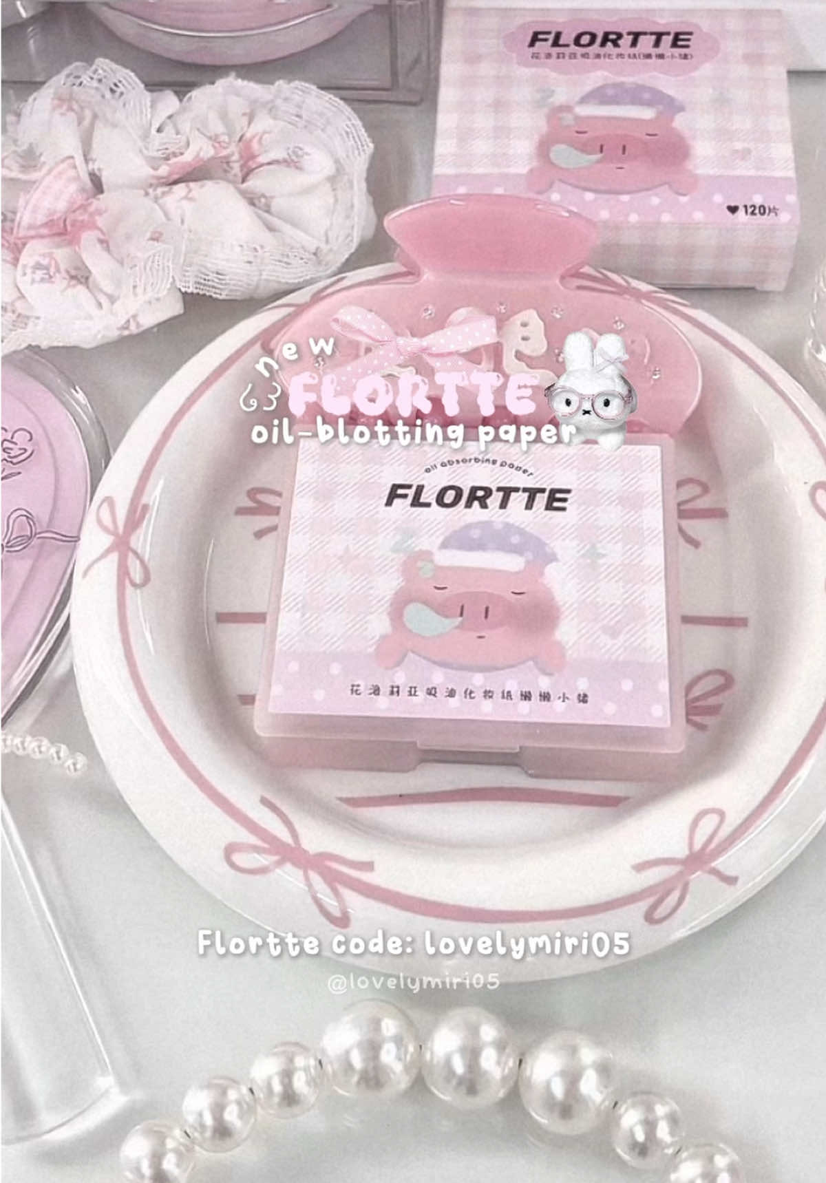 TikTok post by @lovelymiri05 for Flortte Beauty. Caption reads: [...] have for oily skin 🎀✨🪽 buy it on @Flortte....