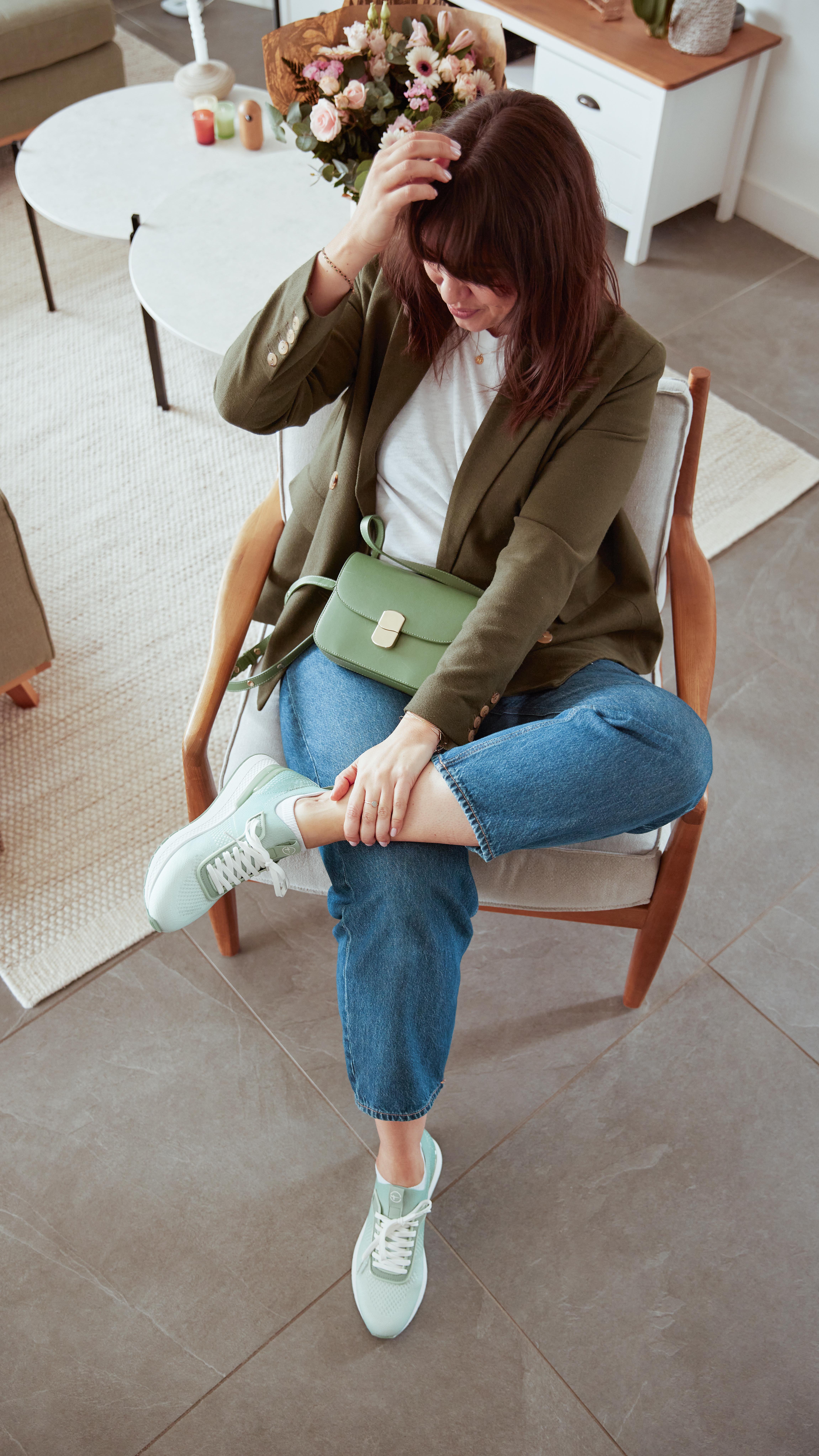 Instagram post by @con_fession for Tamaris. Caption reads: Parce que mes journées passent toujours trop vite....