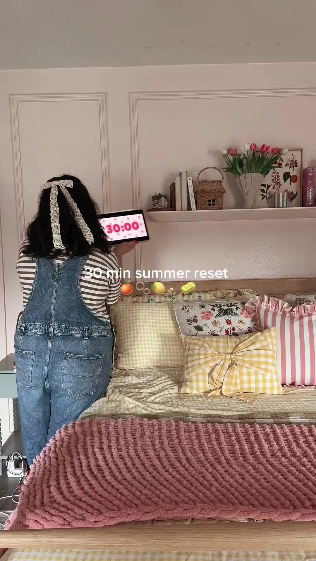 TikTok post by @flashesofstyle for O-Cedar. Caption reads: [...] a full summer reset using all three NEW....