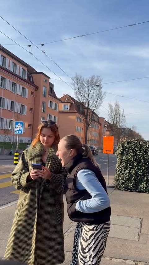 Instagram post by @norabinki for Samsung. Caption reads: [Sponsored] Mehr Privacy dank dem neuen Samsung....