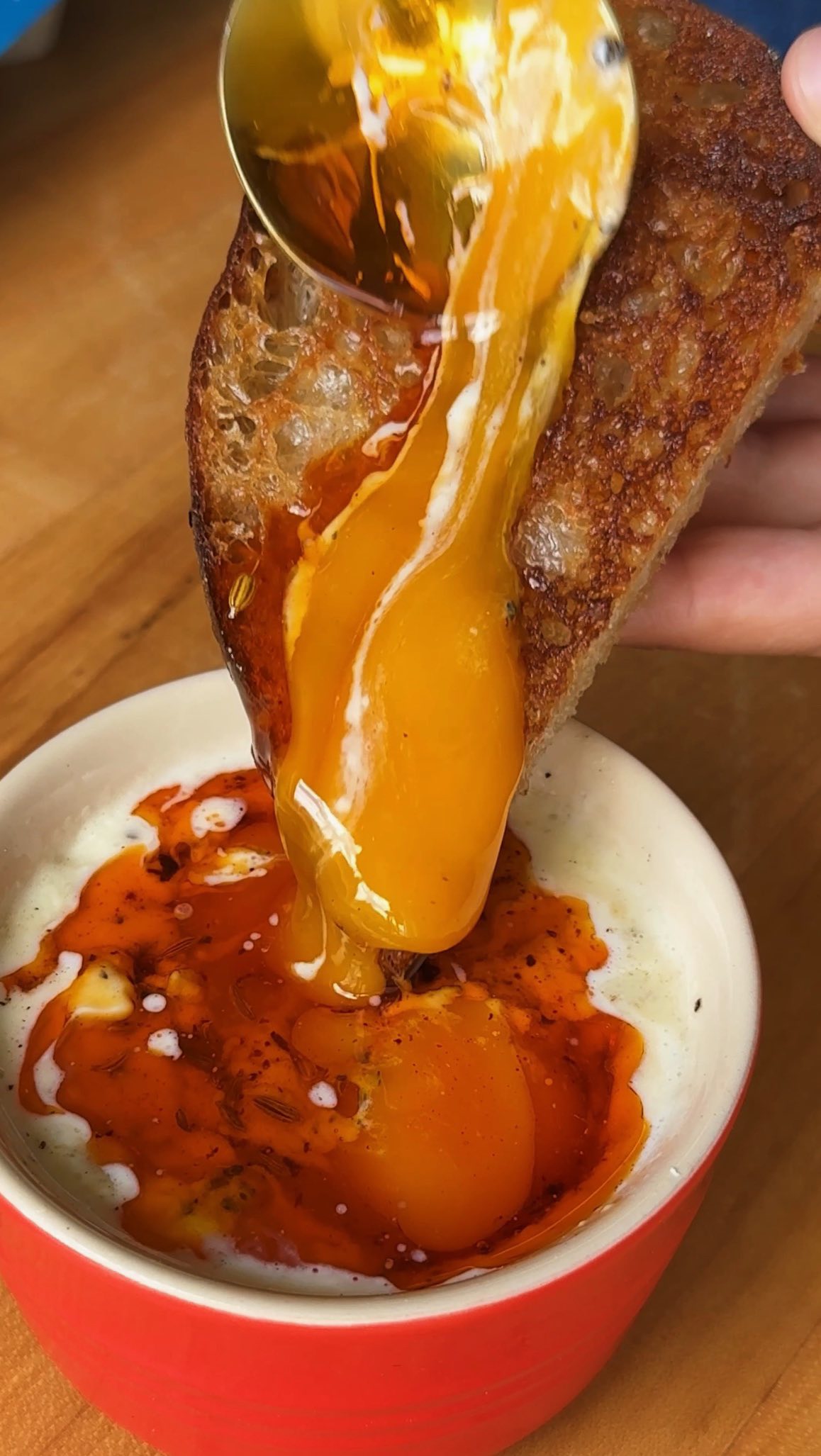 Instagram post by @carolinagelen for Pete & Gerry's. Caption reads: SPICED EGGS EN COCOTTE made with @peteandgerrys....