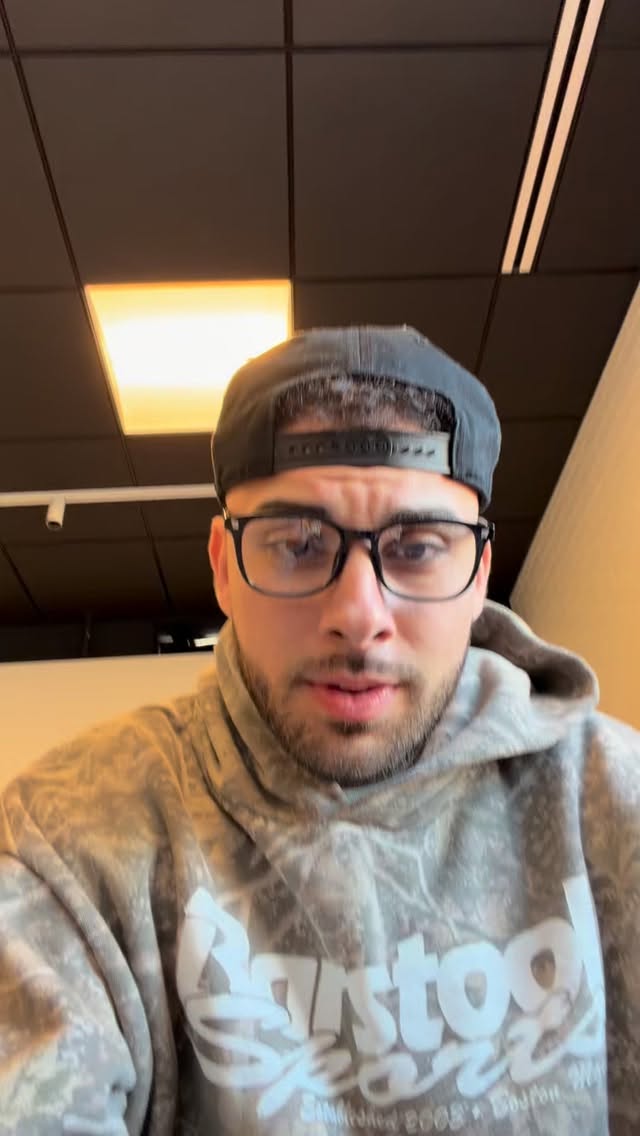 Instagram post by @nickysmokes for Bumble. Caption reads: [...] it’s time to do it again in Scottsdale....