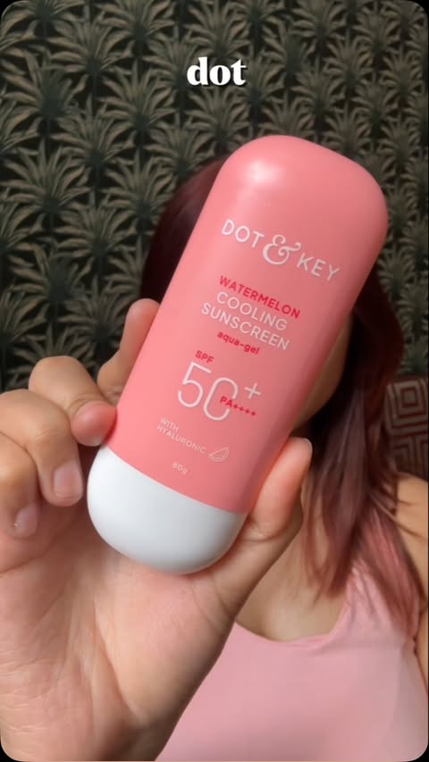 Instagram post by @mistuuu_29 for Dot & Key Skincare. Caption reads: @dotandkey.skincare 💗🍓.