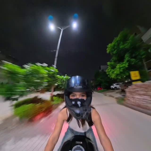 Instagram post by @__urvashi_ii for Insta360India. Caption reads: Score up to ₹8,000 off the best-selling Insta360 X....